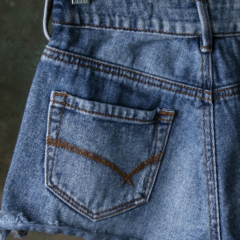Bullhead High Rise Distressed Shorts Med Wash Sz3. - Picture 4 of 7